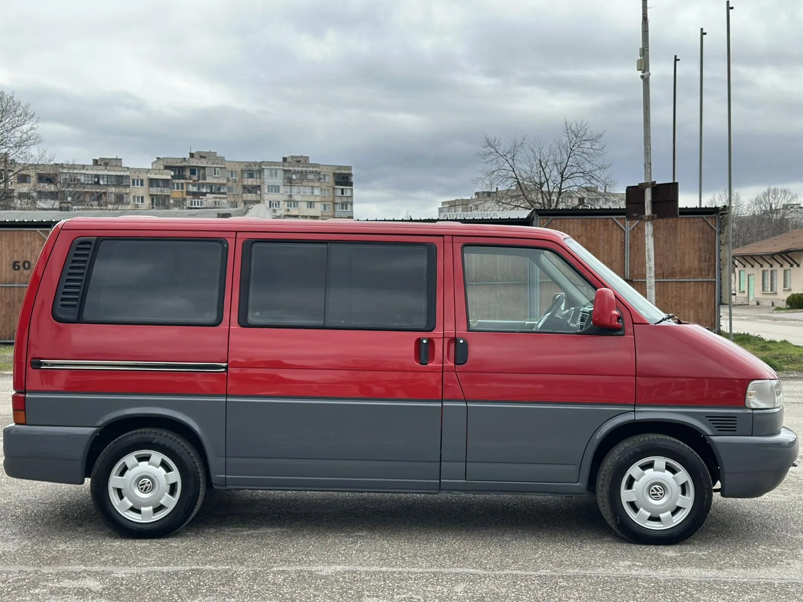 VW Multivan 2.5 TDI 102к.с * Уникат* , снимка 6 - Бусове и автобуси - 54035727