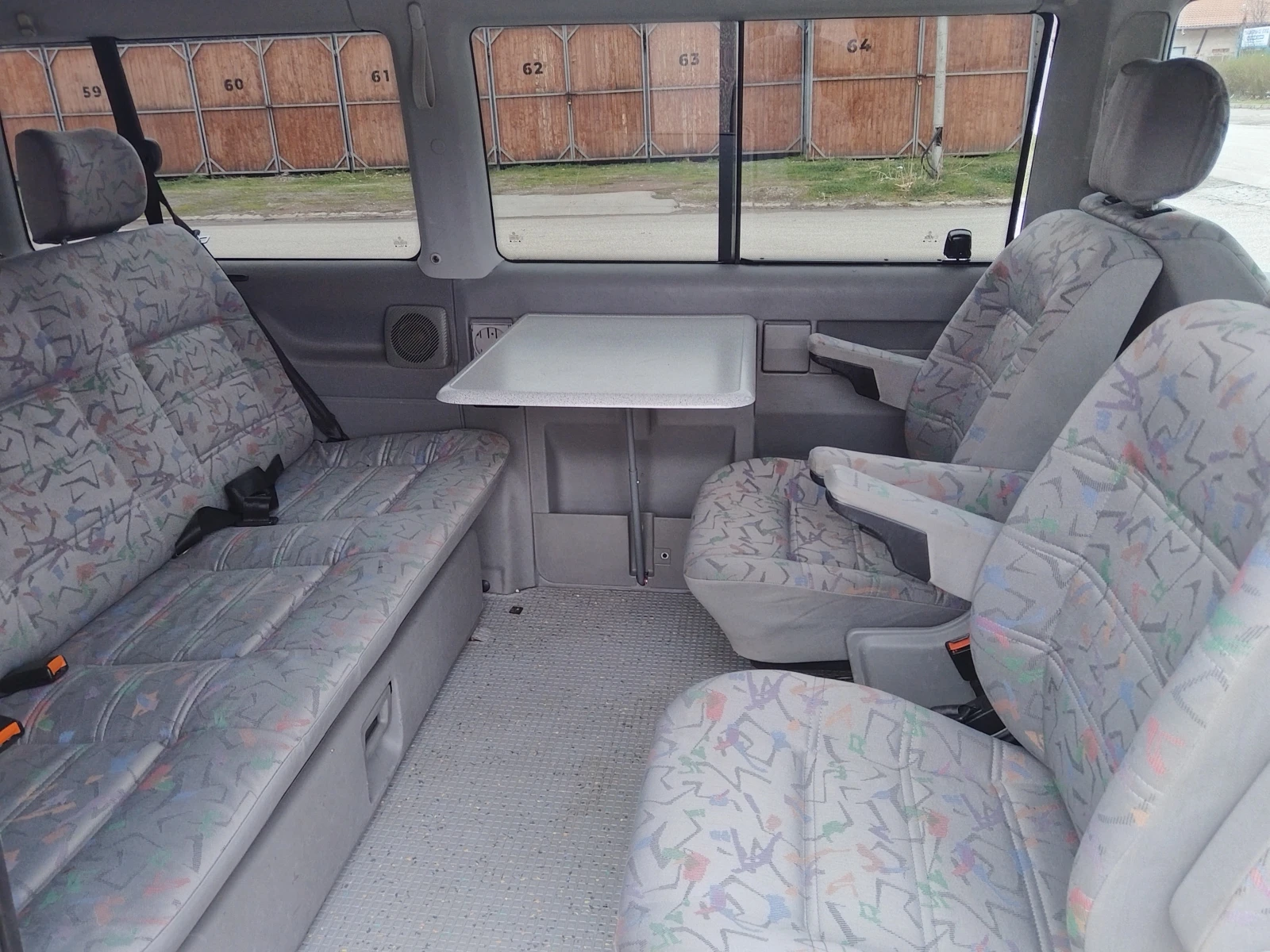 VW Multivan 2.5 TDI 102к.с * Уникат* , снимка 10 - Бусове и автобуси - 54035727