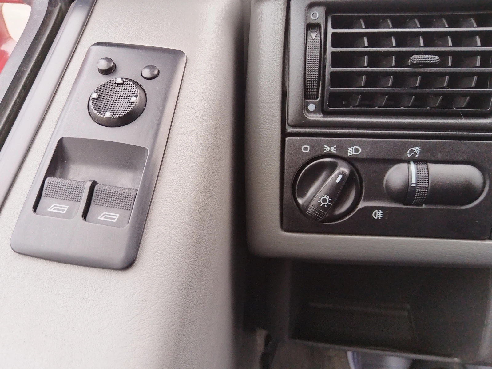 VW Multivan 2.5 TDI 102к.с * Уникат* , снимка 16 - Бусове и автобуси - 54035727