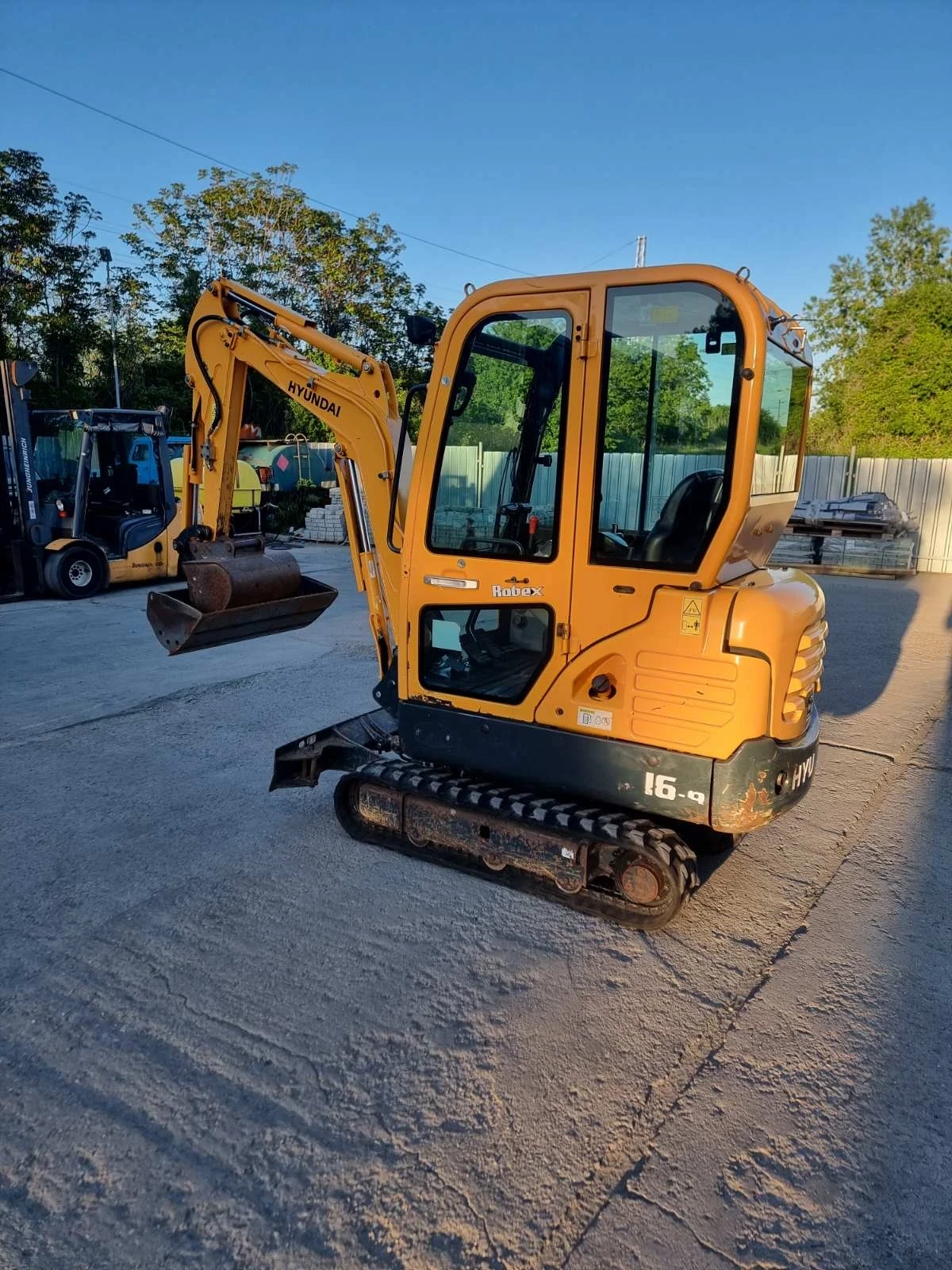 Багер Hyundai ROBEX 16.9, снимка 3 - Индустриална техника - 54567031