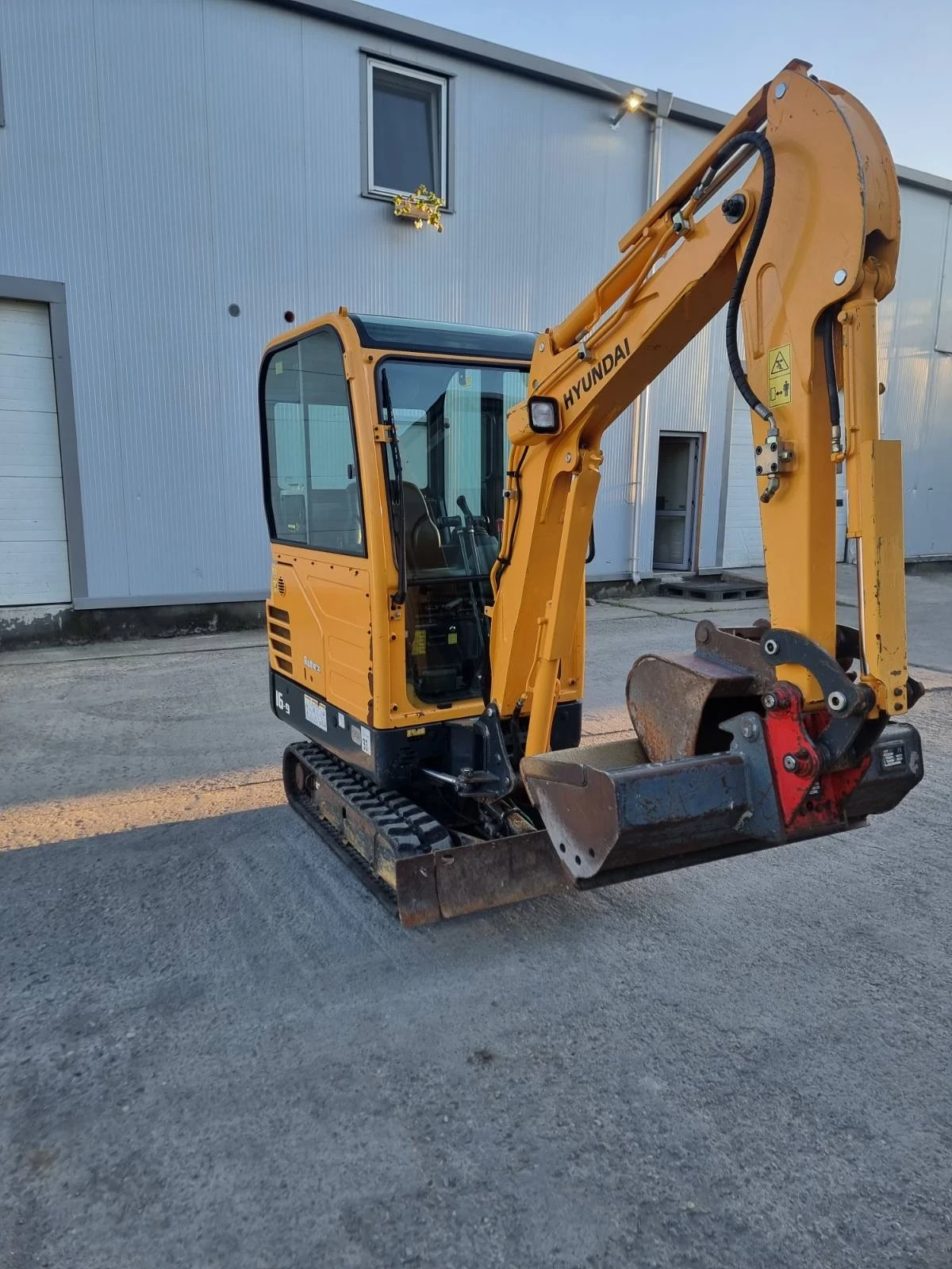 Багер Hyundai ROBEX 16.9, снимка 2 - Индустриална техника - 54567031
