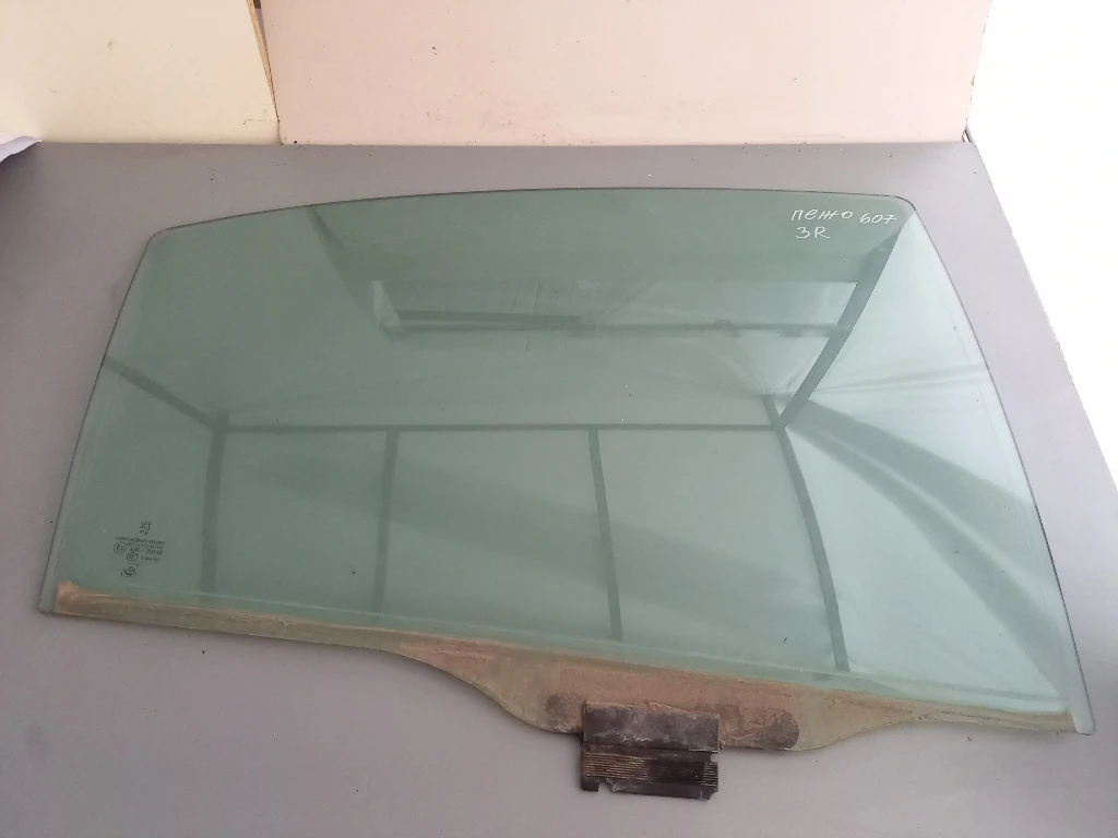 Стъкло задно дясно Пежо 607 (2)