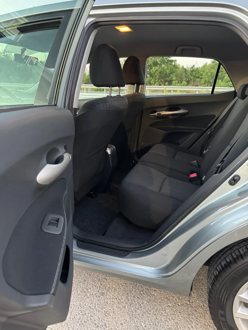 Toyota Auris 1.33, снимка 10 - Автомобили и джипове - 52382979