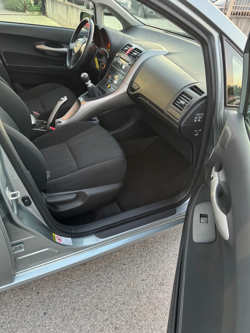 Toyota Auris 1.33, снимка 14 - Автомобили и джипове - 52382979