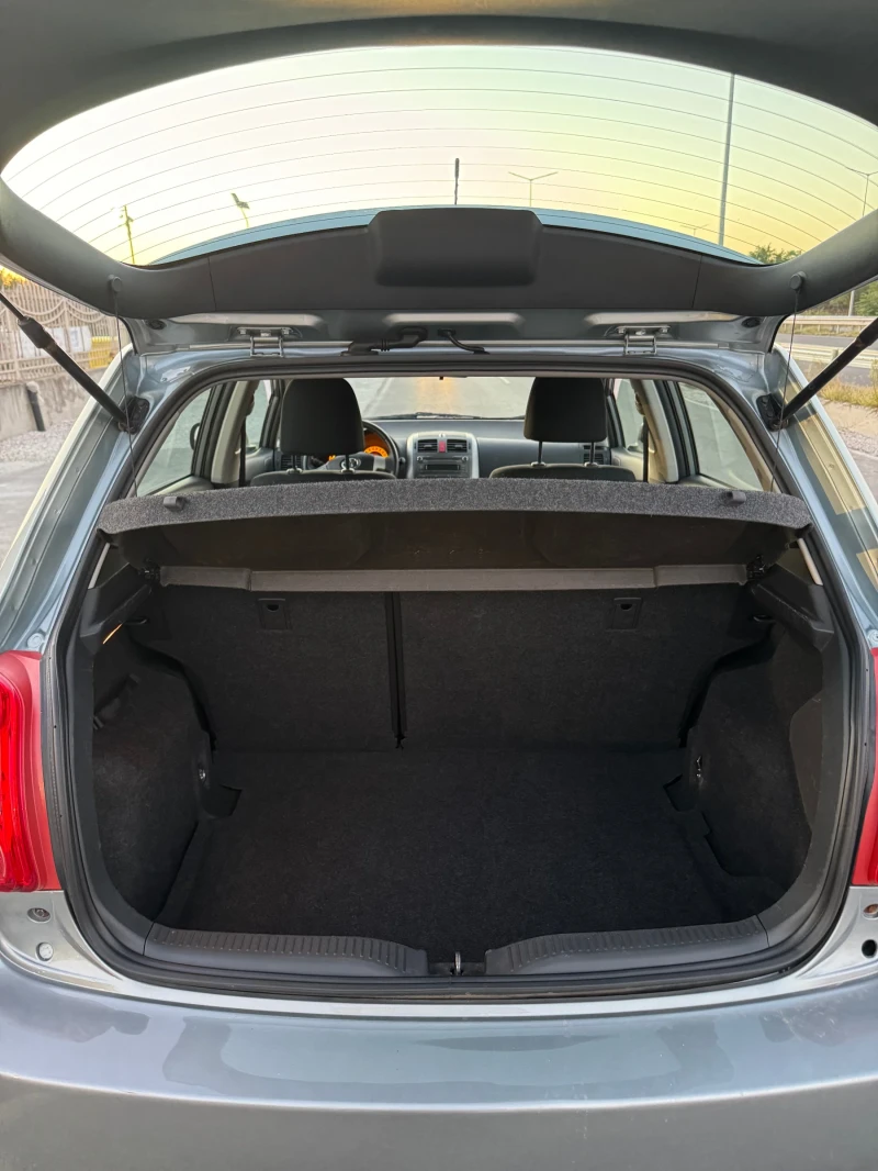 Toyota Auris 1.33, снимка 13 - Автомобили и джипове - 52382979