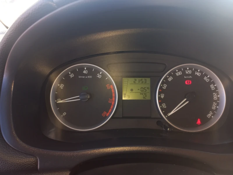 Skoda Roomster 1, 2 бензин+ фабрична АГУ, снимка 12 - Автомобили и джипове - 53072665