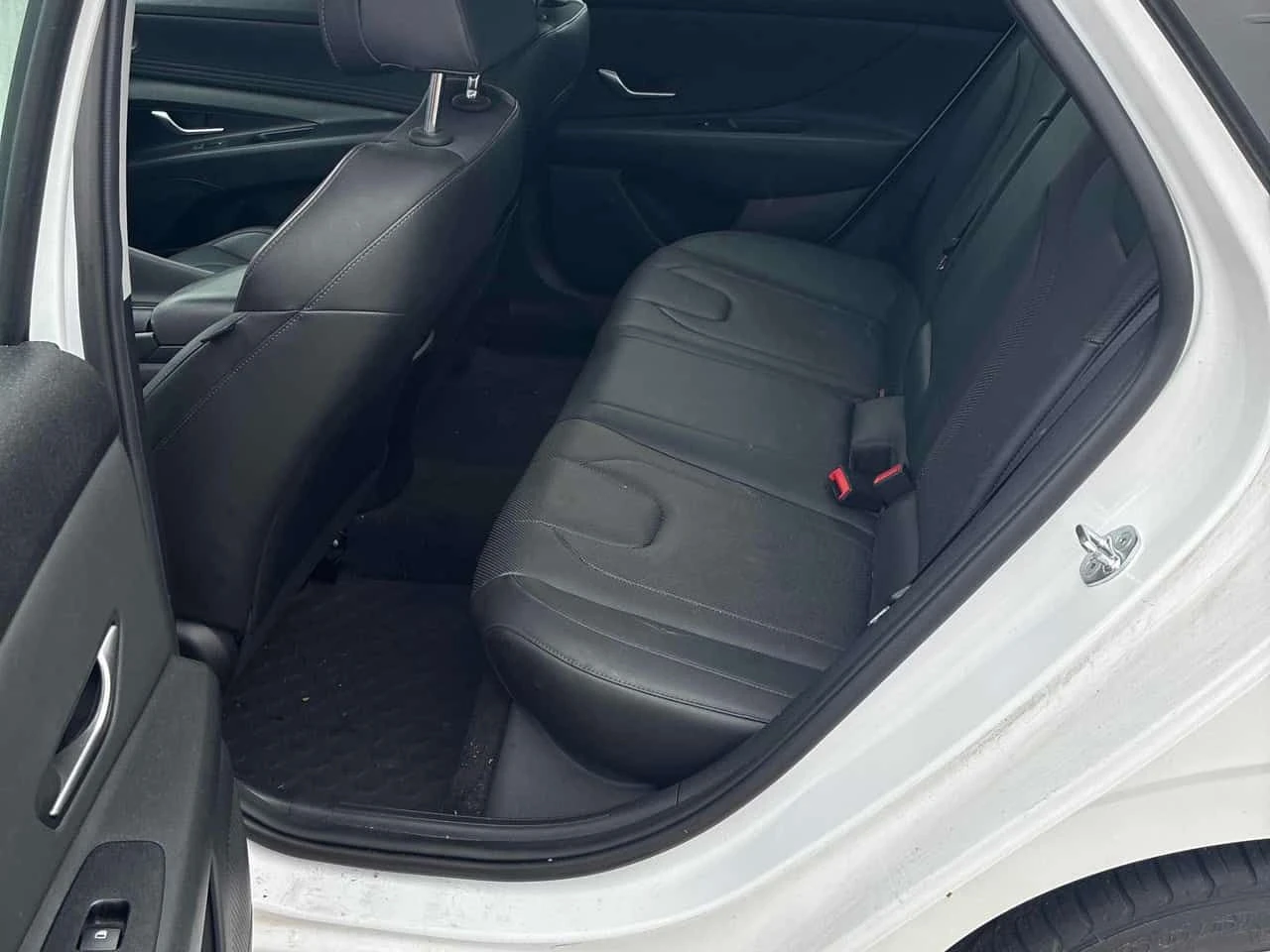 Hyundai Elantra Ultimate  CARFAX, снимка 3 - Автомобили и джипове - 54097695