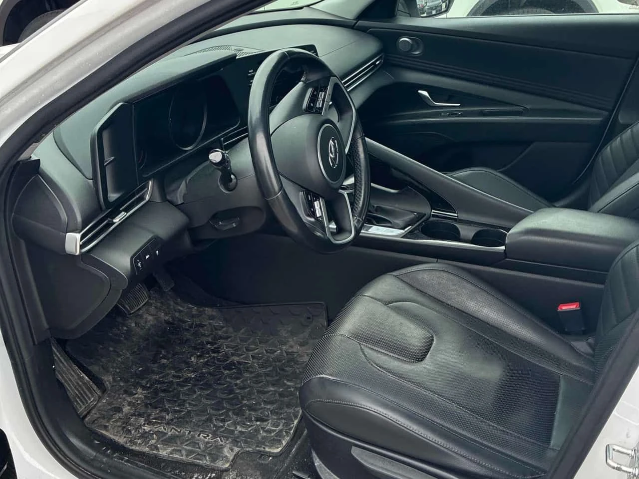 Hyundai Elantra Ultimate  CARFAX, снимка 4 - Автомобили и джипове - 54097695