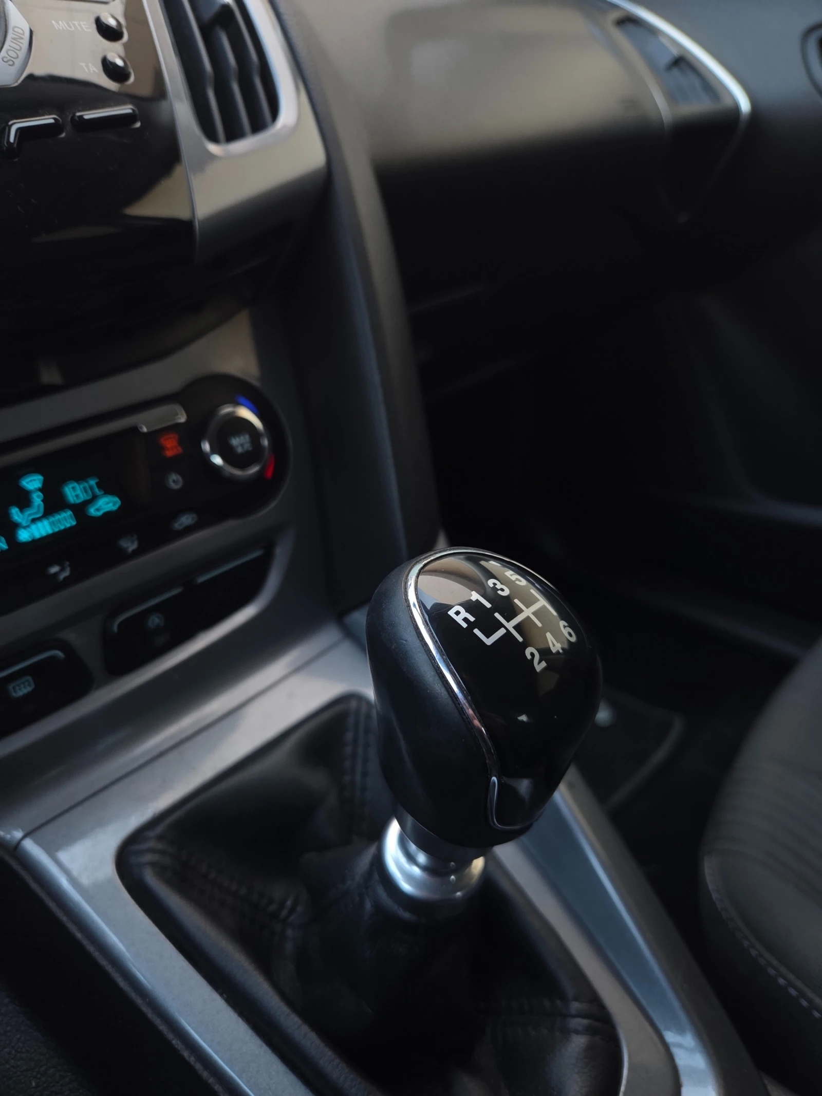 Ford Focus 113хил.км. 1.6TDCi TITANIUM, снимка 11 - Автомобили и джипове - 54108255