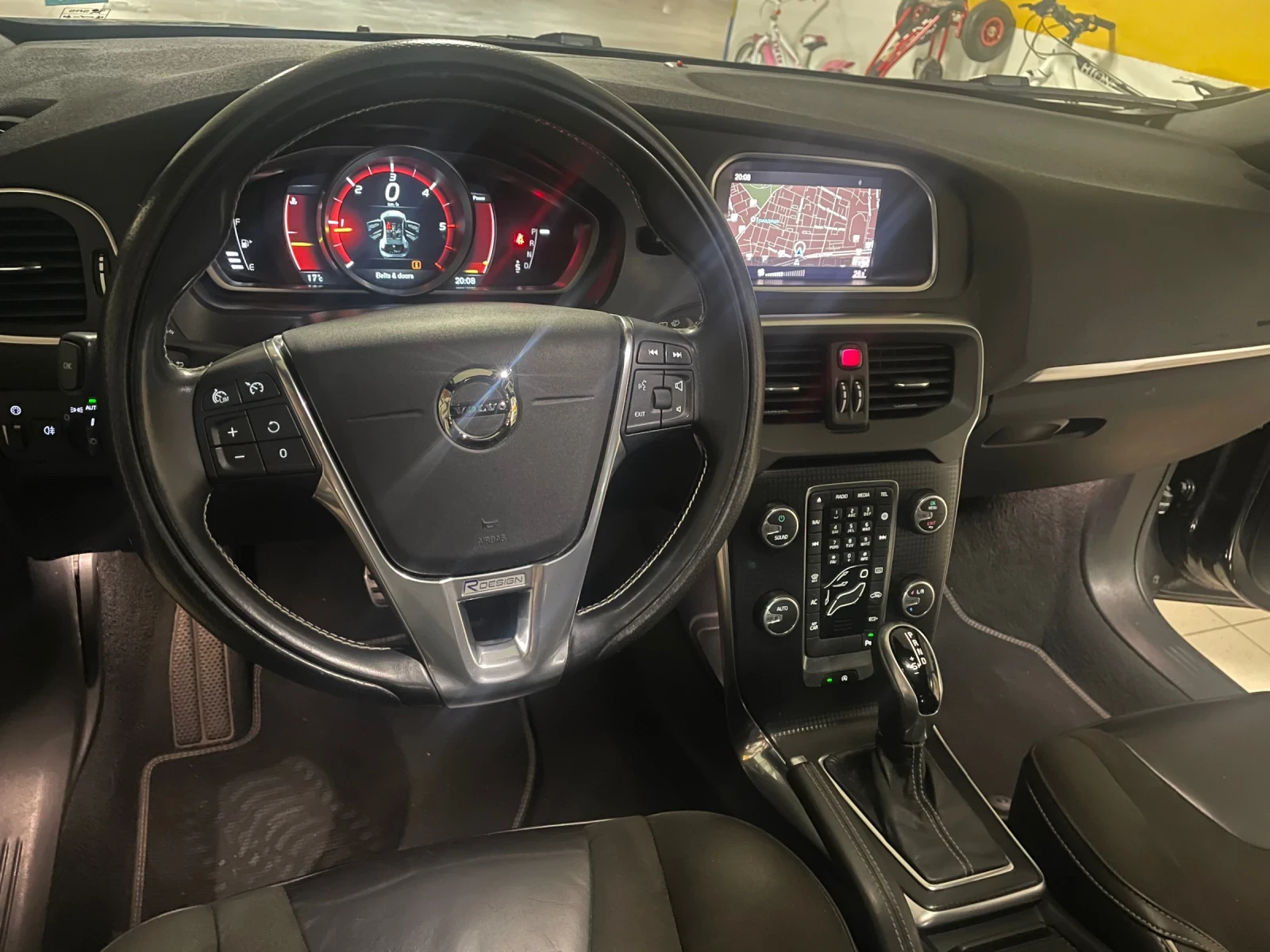 Volvo V40 2.0d Rline Автоматик , снимка 11 - Автомобили и джипове - 54459417