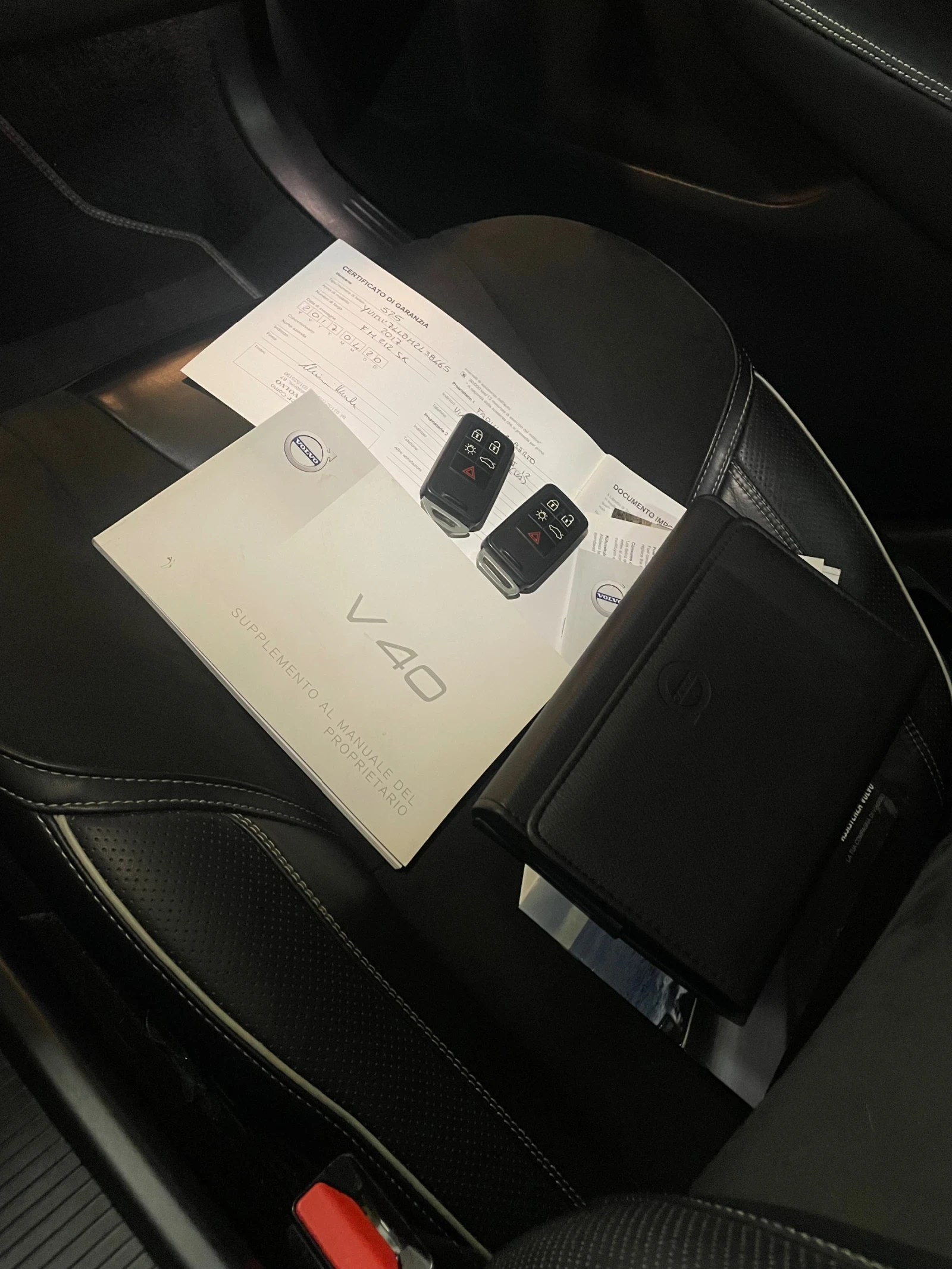 Volvo V40 2.0d Rline Автоматик , снимка 15 - Автомобили и джипове - 54459417