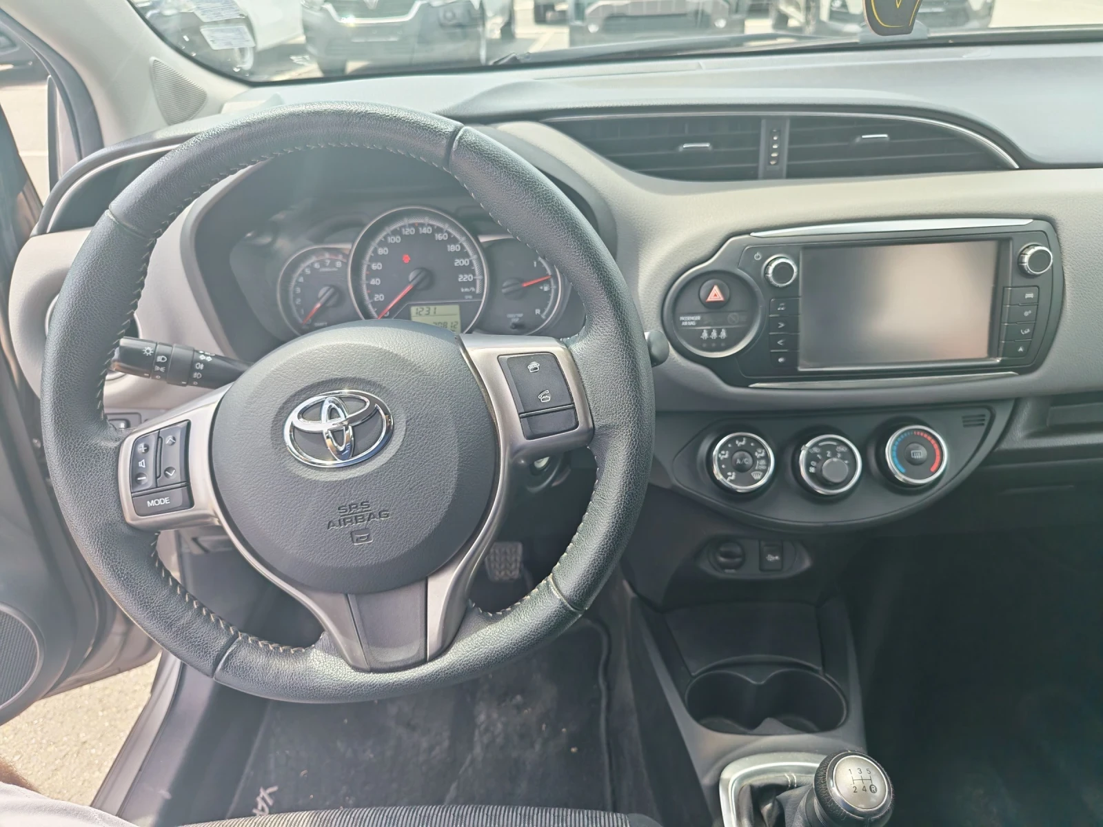 Toyota Yaris, снимка 7 - Автомобили и джипове - 55413255