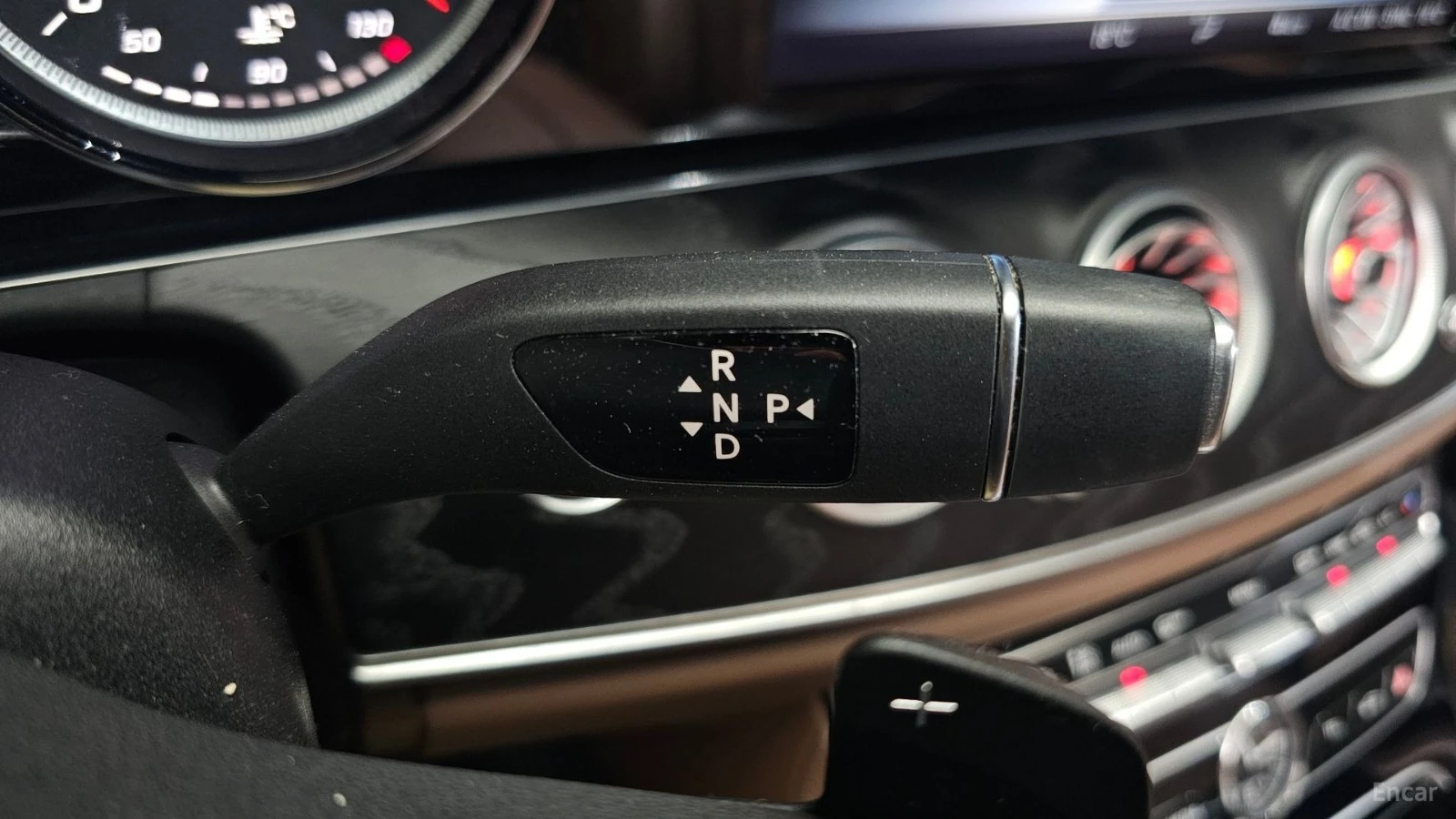 Mercedes-Benz E 220 AVANGARDE* КОЖА* НАВИ* ПАНО, снимка 7 - Автомобили и джипове - 55422118