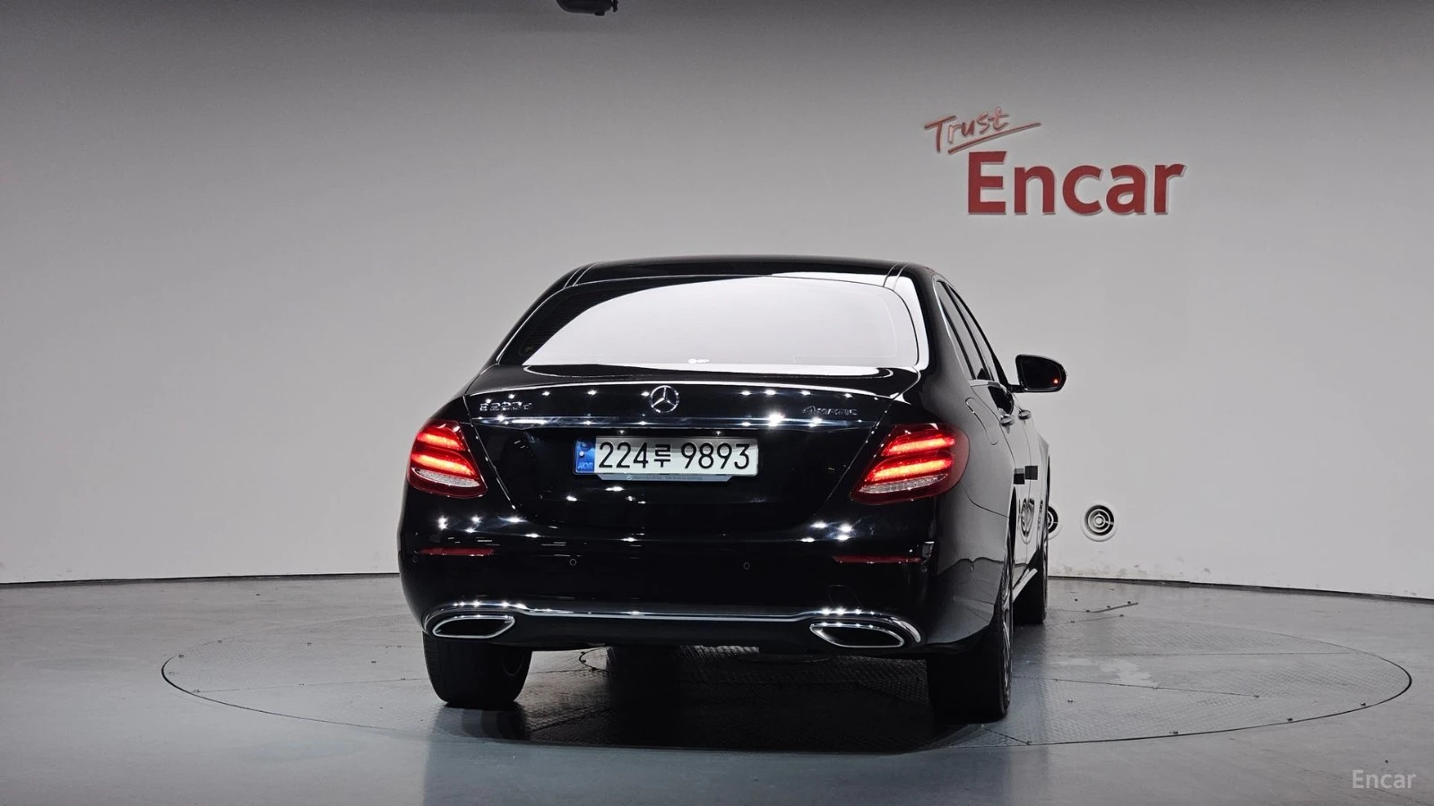 Mercedes-Benz E 220 AVANGARDE* КОЖА* НАВИ* ПАНО, снимка 4 - Автомобили и джипове - 55422118