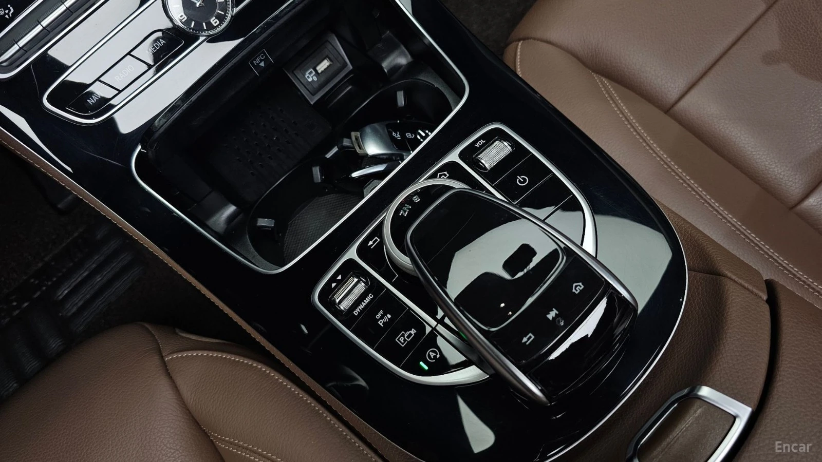 Mercedes-Benz E 220 AVANGARDE* КОЖА* НАВИ* ПАНО, снимка 17 - Автомобили и джипове - 55422118