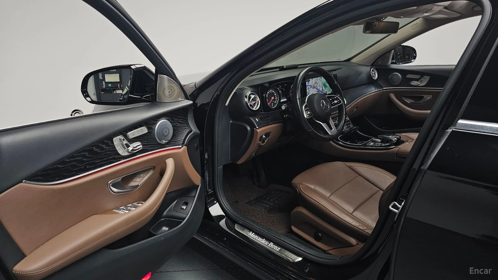 Mercedes-Benz E 220 AVANGARDE* КОЖА* НАВИ* ПАНО, снимка 8 - Автомобили и джипове - 55422118