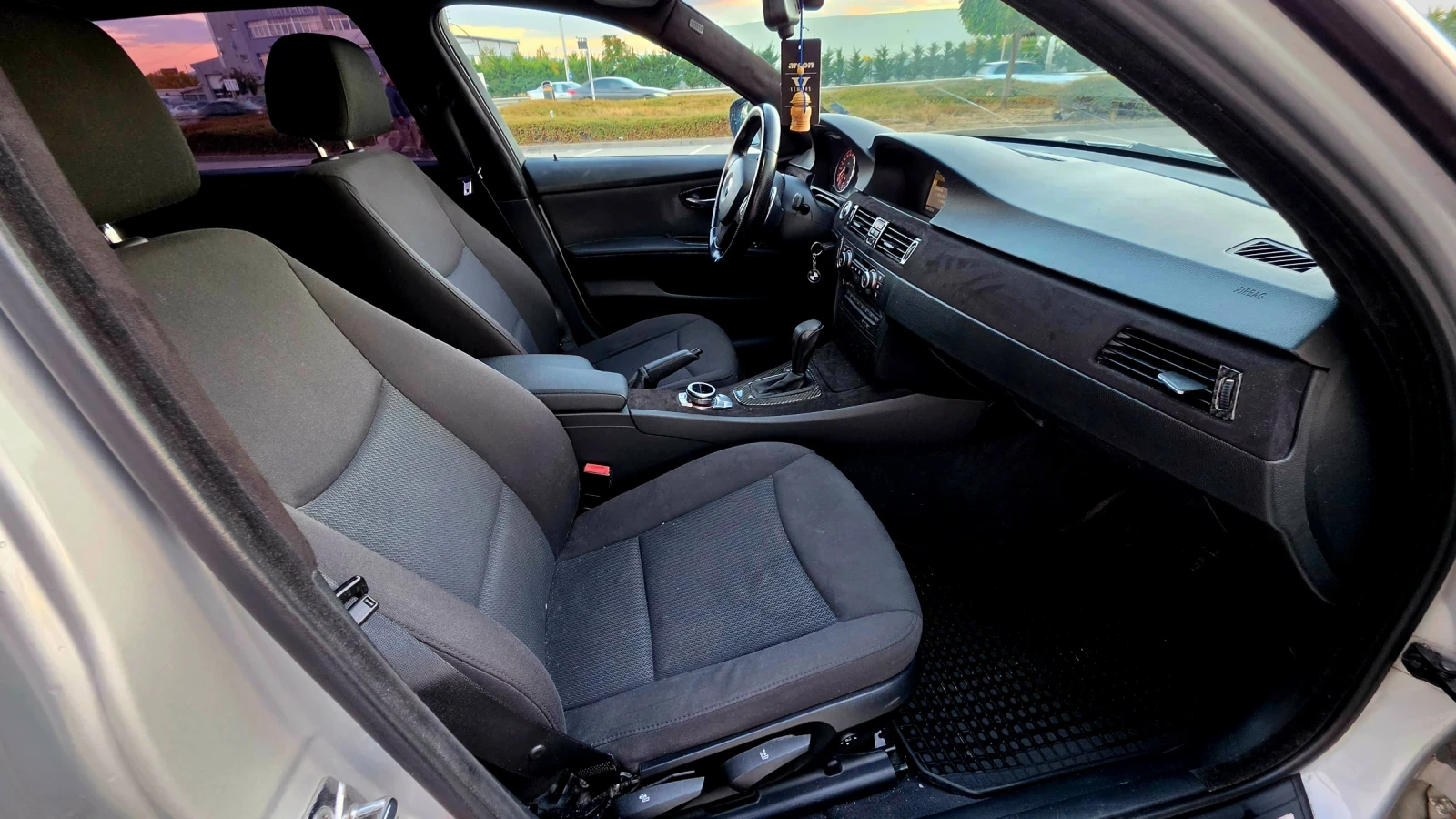 BMW 320 2.0 Facelift Евро 5, снимка 16 - Автомобили и джипове - 56424579