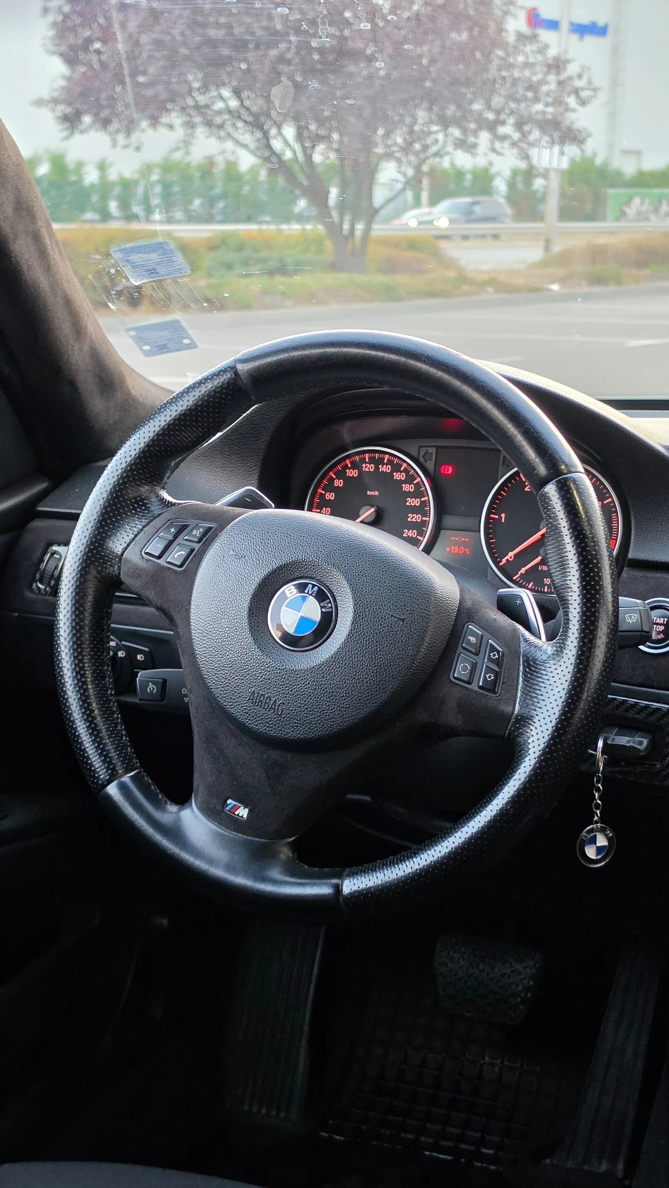 BMW 320 2.0 Facelift Евро 5, снимка 11 - Автомобили и джипове - 56424579