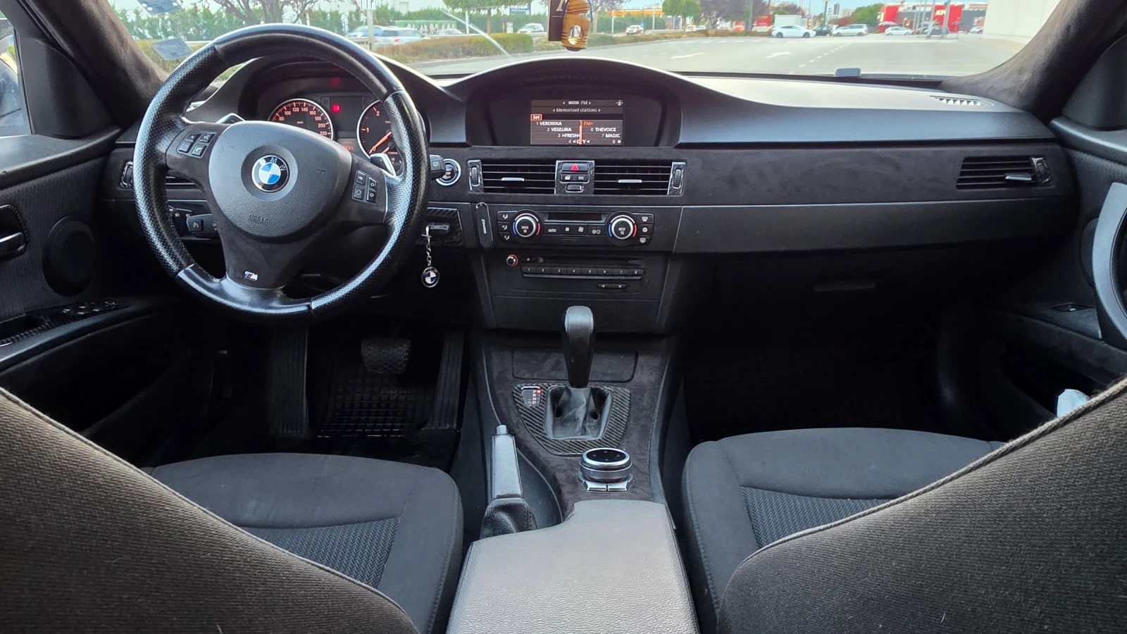 BMW 320 2.0 Facelift Евро 5, снимка 10 - Автомобили и джипове - 56424579