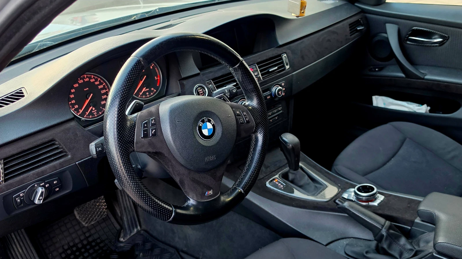 BMW 320 2.0 Facelift Евро 5, снимка 14 - Автомобили и джипове - 56424579