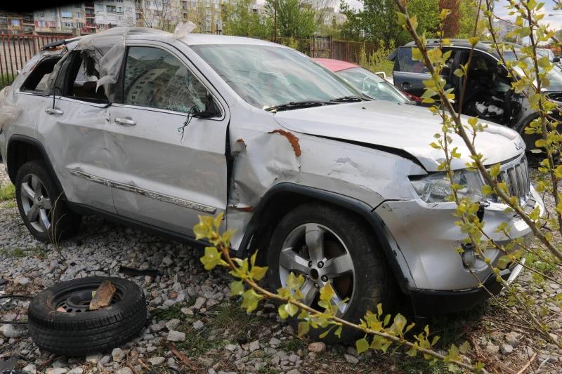 Jeep Grand cherokee 5.7 V8 HEMI Overland, снимка 3 - Автомобили и джипове - 42769369