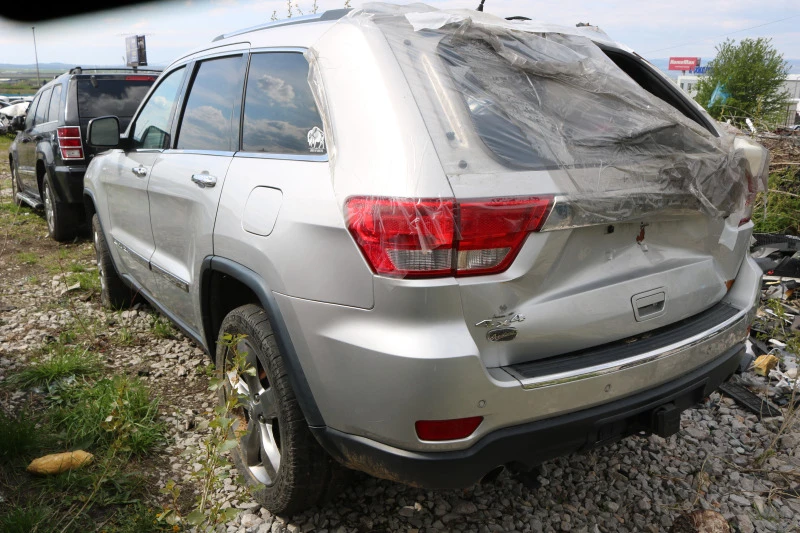 Jeep Grand cherokee 5.7 V8 HEMI Overland, снимка 13 - Автомобили и джипове - 42769369