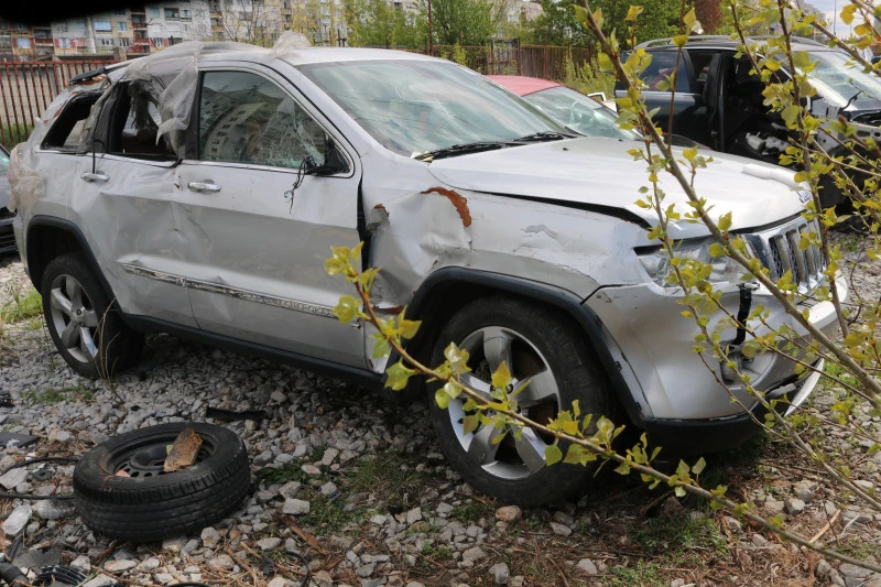 Jeep Grand cherokee 5.7 V8 HEMI Overland, снимка 4 - Автомобили и джипове - 42769369