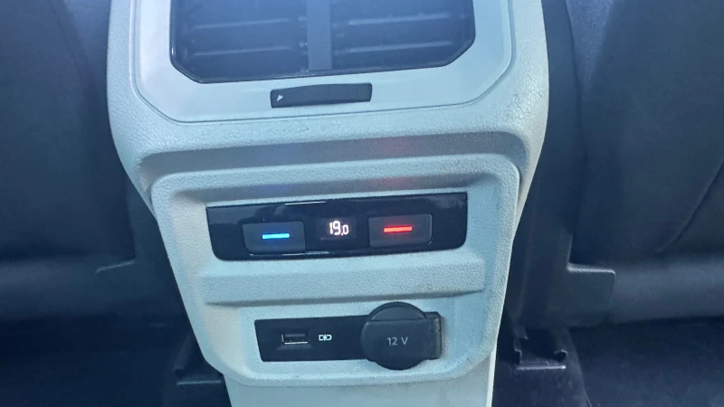 VW Tiguan 2.0 TDI 4Motion Automatic, снимка 11 - Автомобили и джипове - 51692026