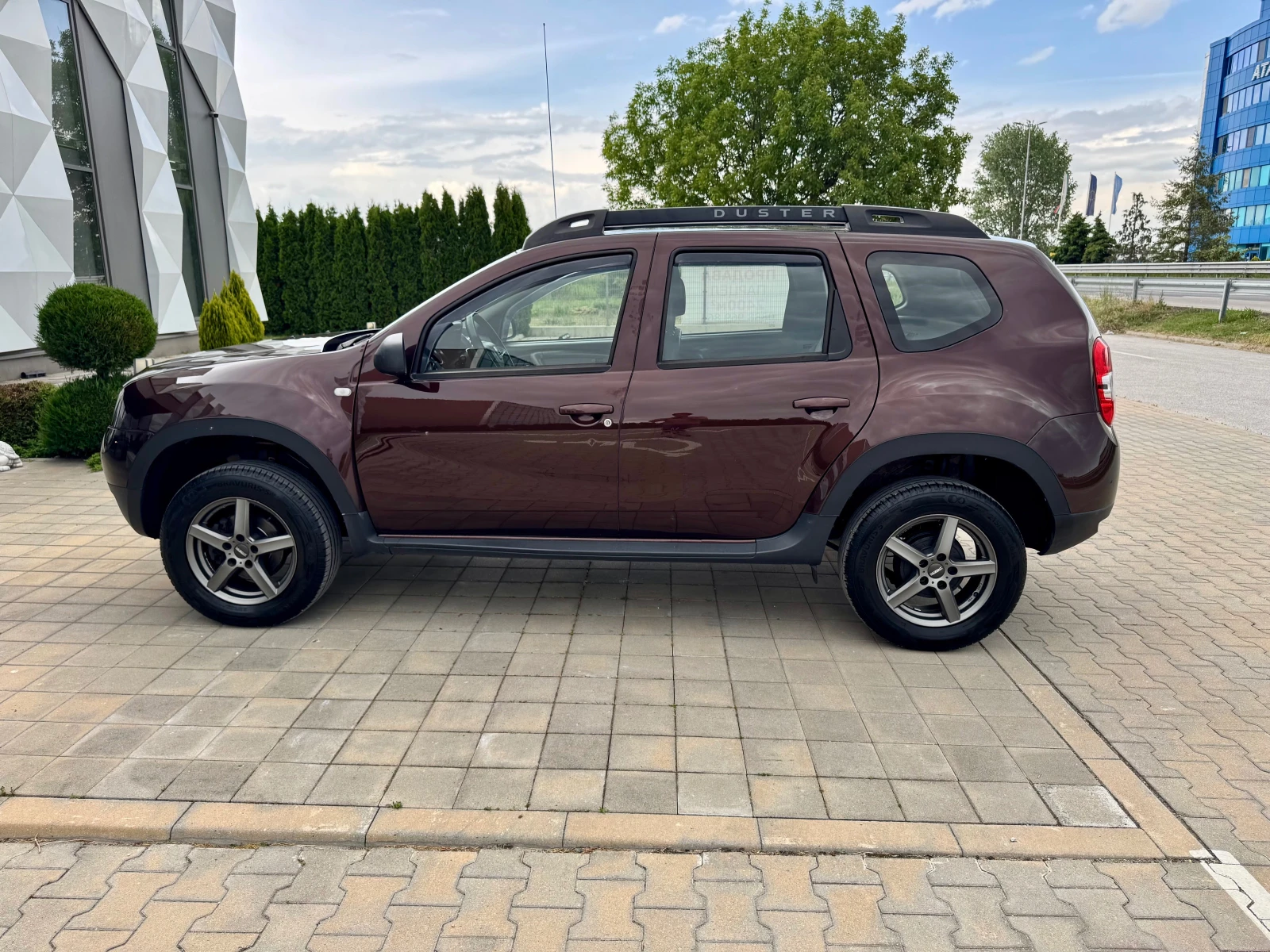 Dacia Duster 1.6I-4X4-С.КНИЖКА-АВТОПИЛОТ- - изображение 8