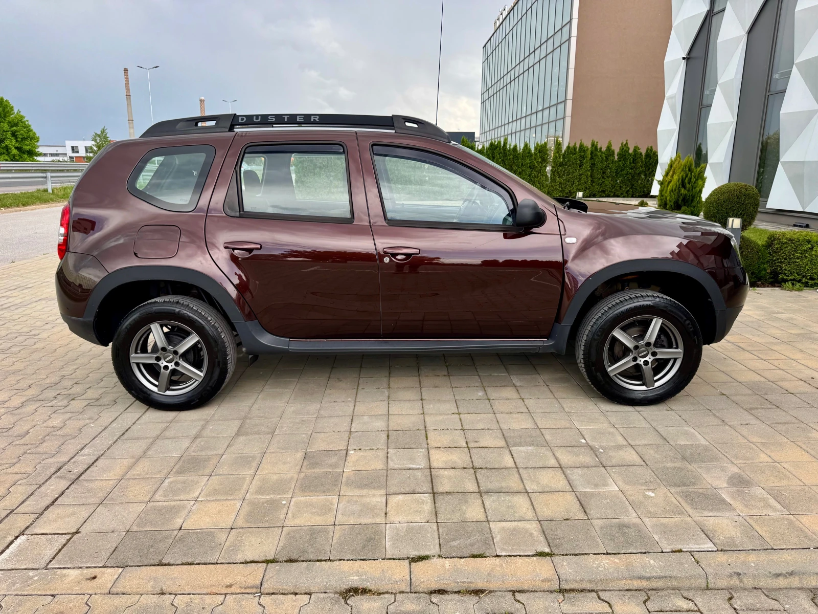 Dacia Duster 1.6I-4X4-С.КНИЖКА-АВТОПИЛОТ- - изображение 4