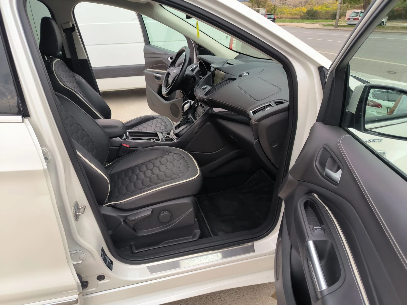 Ford Kuga Vignale-Navi-Kameri-Keyless-Euro-6C | Mobile.bg — изображение 17