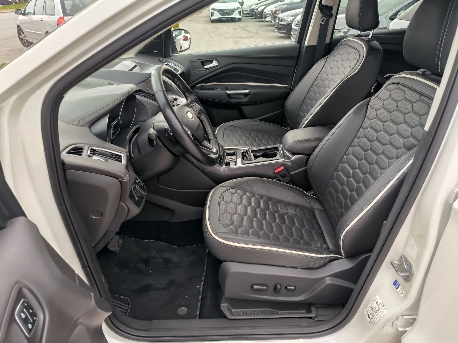 Ford Kuga Vignale-Navi-Kameri-Keyless-Euro-6C | Mobile.bg — изображение 15