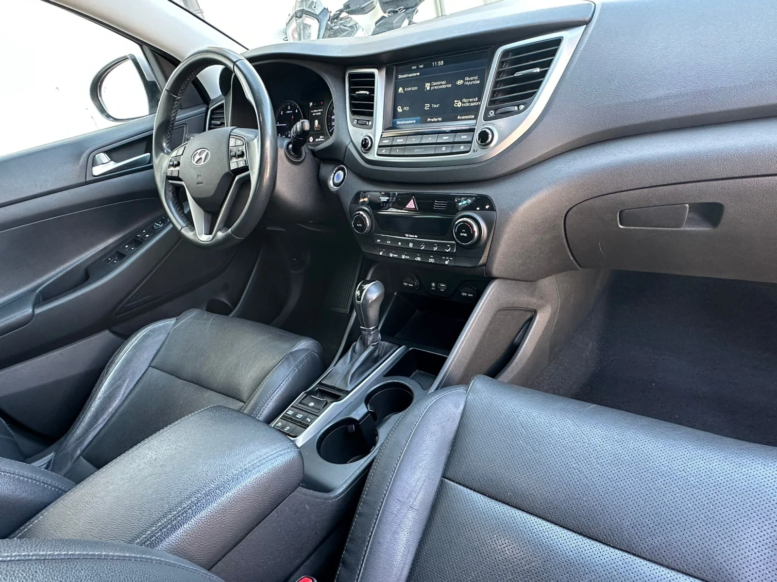 Hyundai Tucson 1.7CRDI* 140кс.* ВСИЧКИ ЕКСТРИ* НОВ, снимка 7 - Автомобили и джипове - 53923440