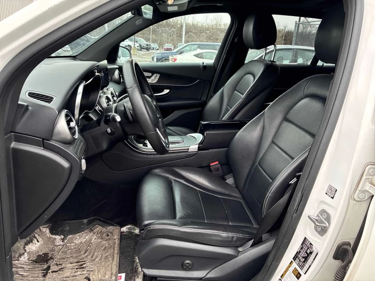 Mercedes-Benz GLC 300 /ПАНОРАМА/ПОДГРЕВИ/КЛИП НА МОТОРА , снимка 13 - Автомобили и джипове - 54161294