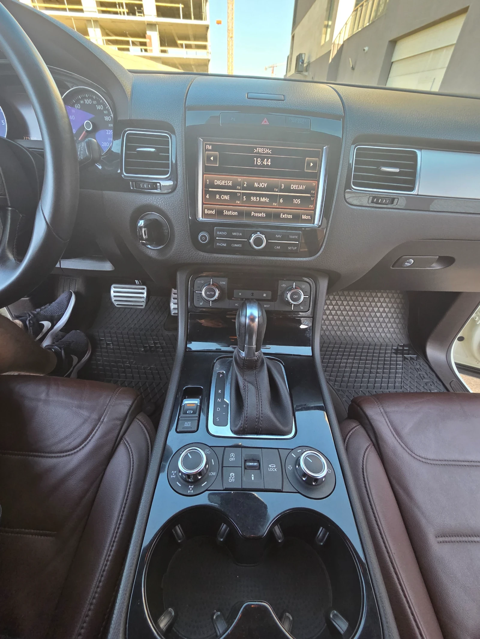 VW Touareg 3, 0 TDI 245к.с. , снимка 10 - Автомобили и джипове - 55082148