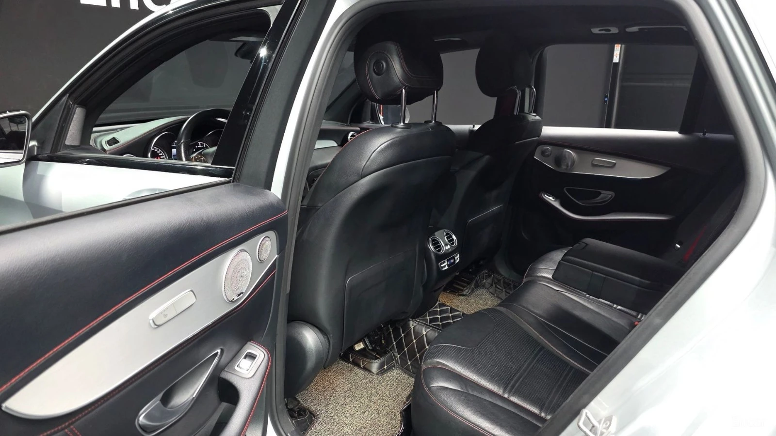 Mercedes-Benz GLC 43 AMG 4MATIC* КОЖА* ПОДГРЕВ* ПАНО* BURMESTER* 360* , снимка 11 - Автомобили и джипове - 55476793