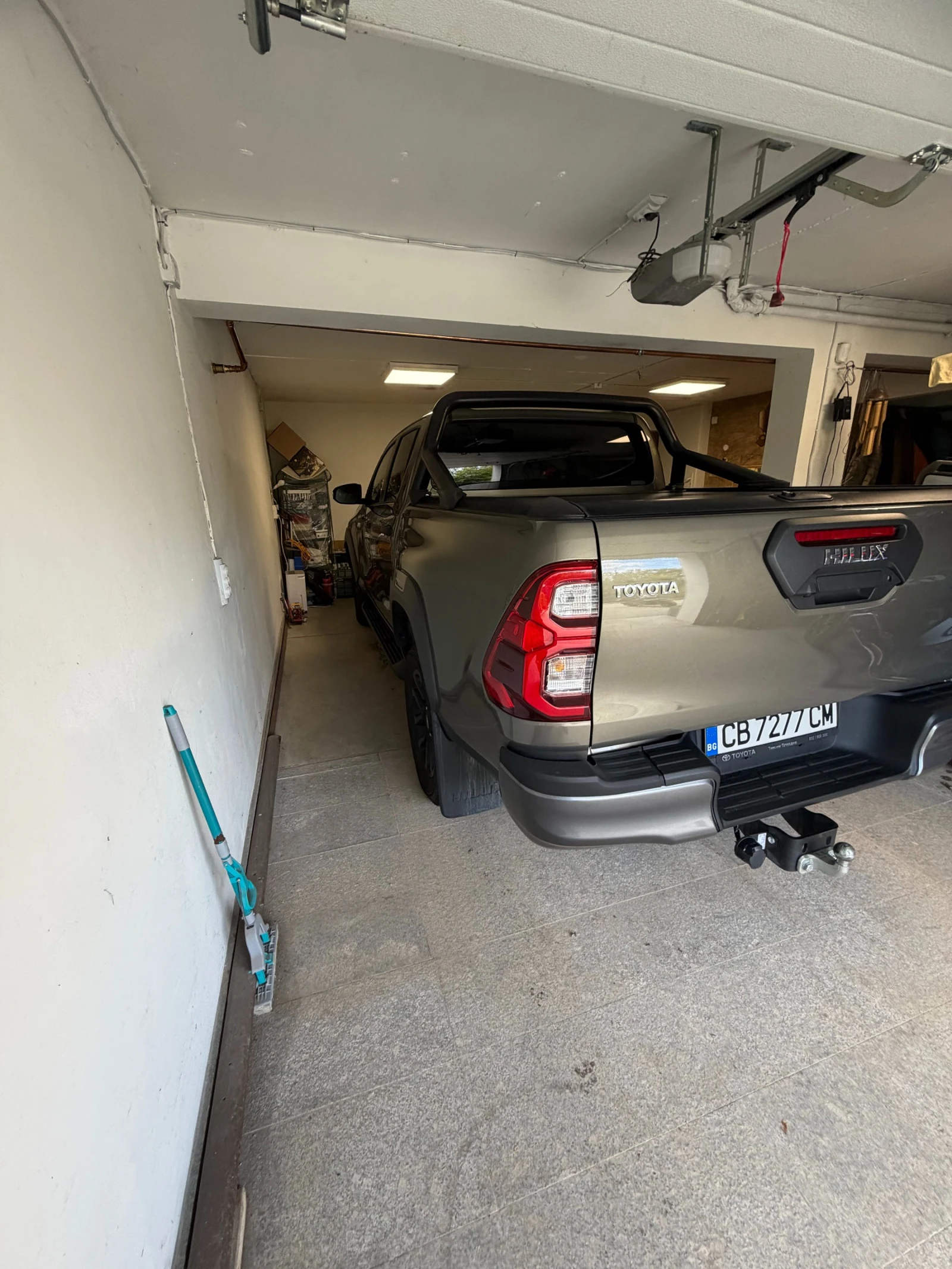 Toyota Hilux Invincible, снимка 5 - Автомобили и джипове - 56213040