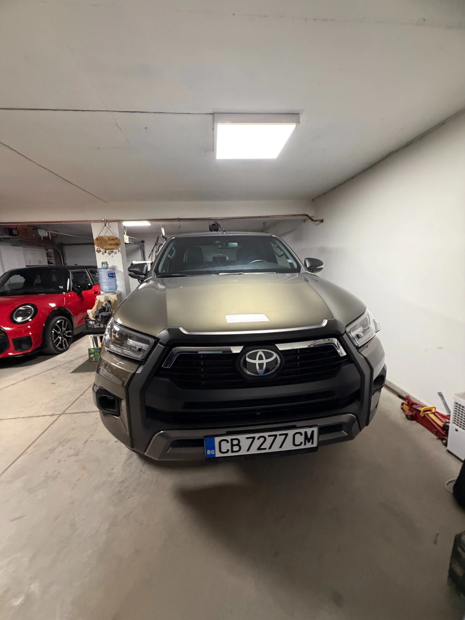 Toyota Hilux Invincible, снимка 11 - Автомобили и джипове - 56213040