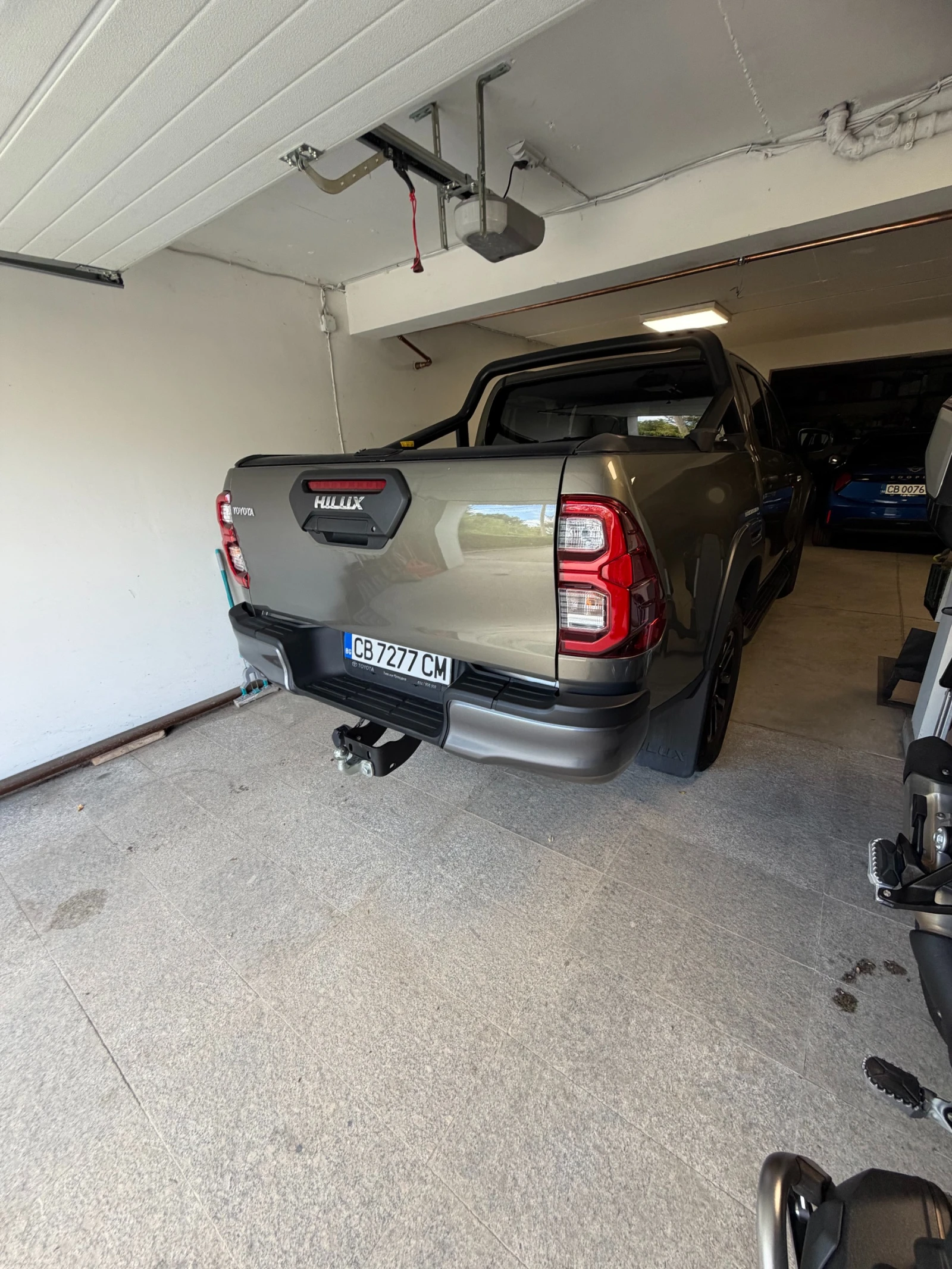 Toyota Hilux Invincible, снимка 3 - Автомобили и джипове - 56213040