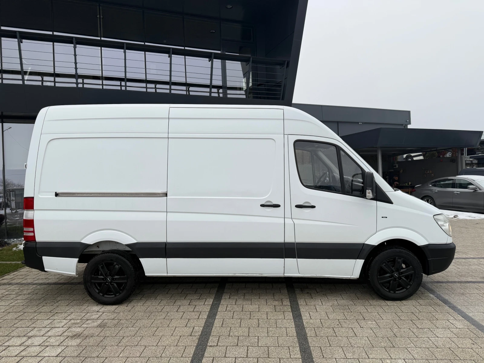 Mercedes-Benz Sprinter 316 CDI Клима L2H2 - Две странични врати  - изображение 8