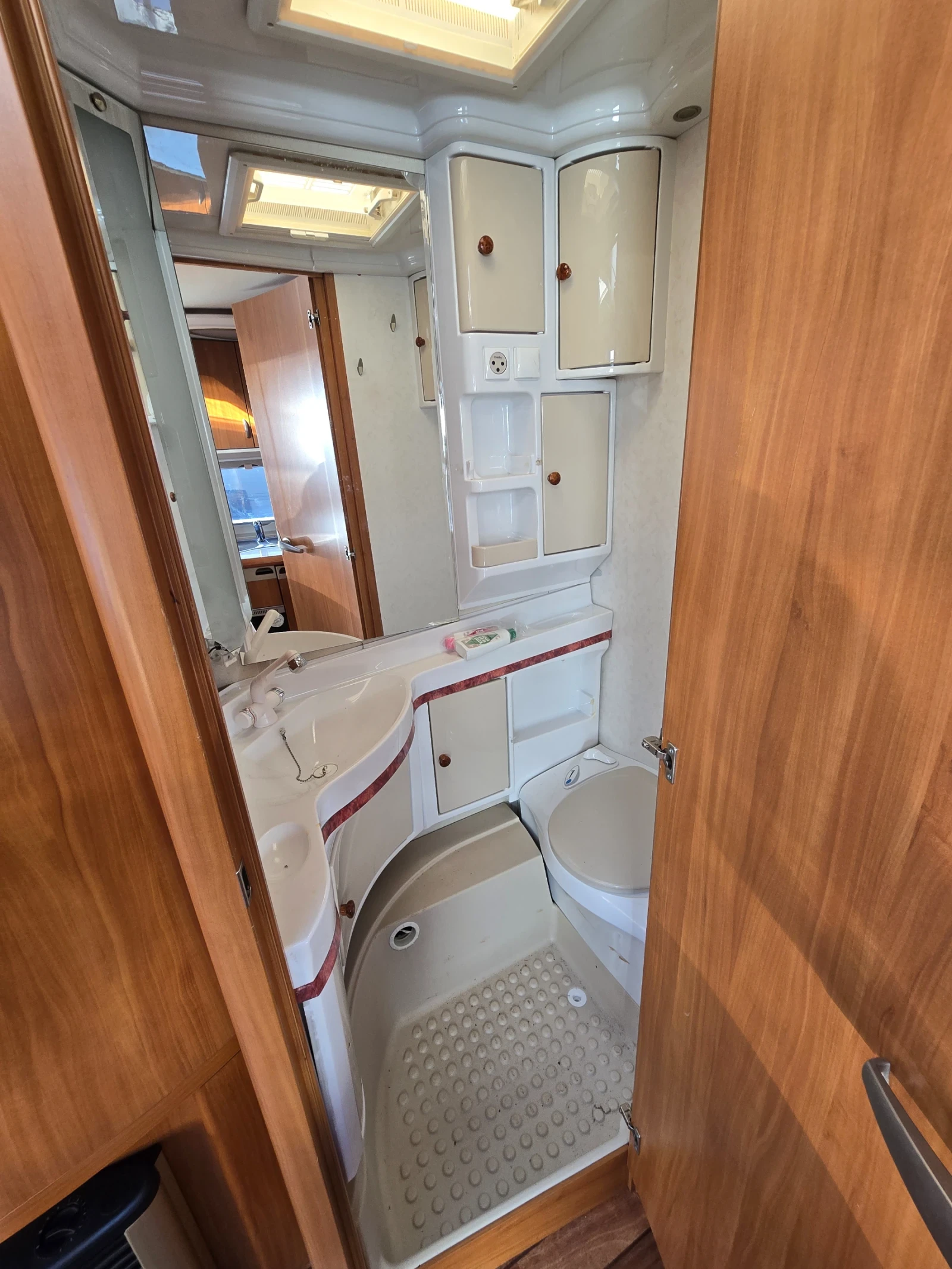 Каравана Hobby, снимка 17 - Каравани и кемпери - 53927156