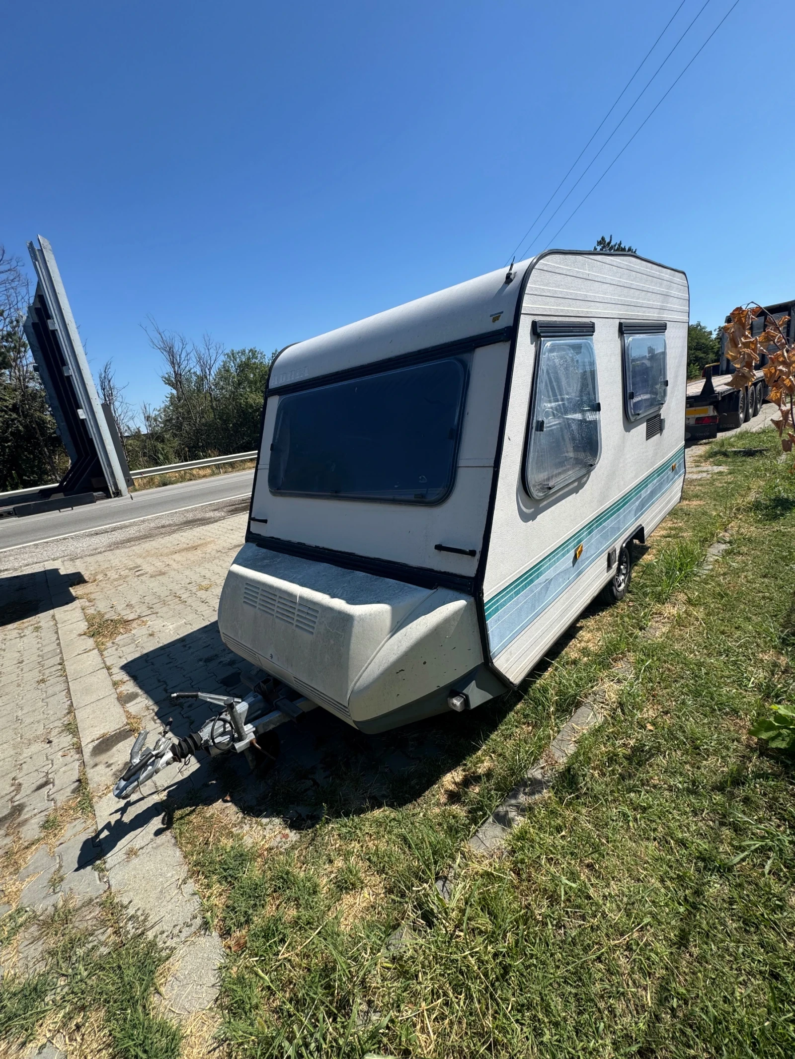 Каравана Adria 4256 DO, снимка 3 - Каравани и кемпери - 55975718