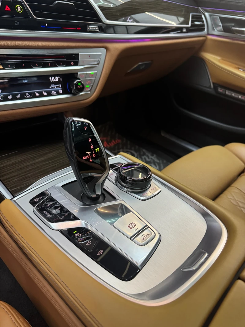 BMW 750 i xDrive * FULL Екстри * HARMAN/KARDON * HEAD UP, снимка 10 - Автомобили и джипове - 47664996