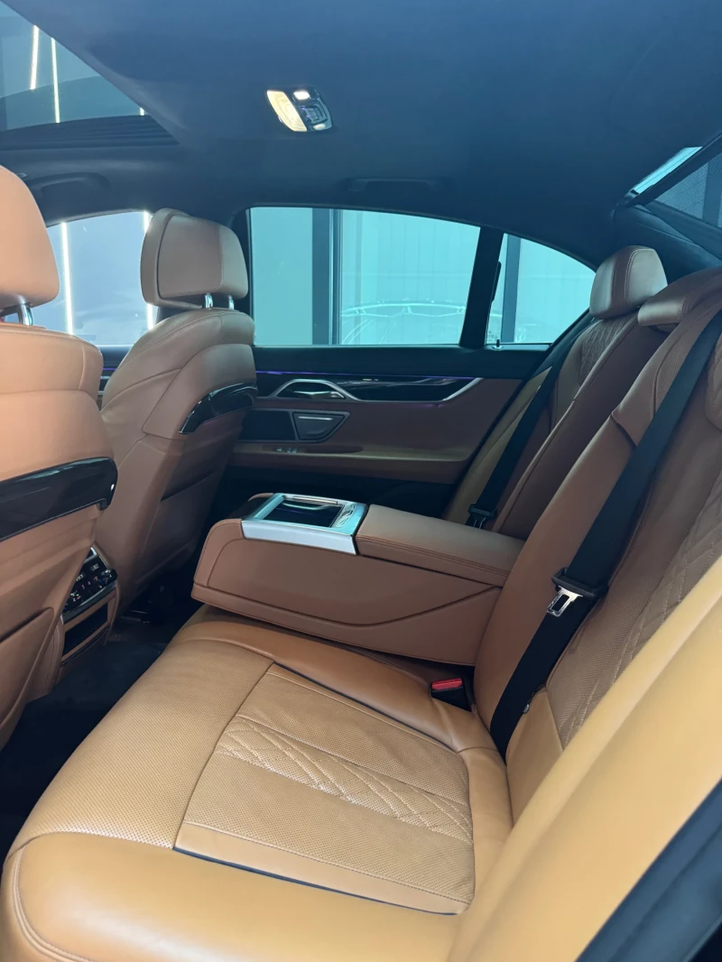 BMW 750 i xDrive * FULL Екстри * HARMAN/KARDON * HEAD UP, снимка 5 - Автомобили и джипове - 47664996