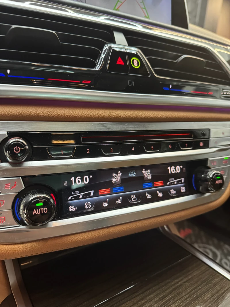 BMW 750 i xDrive * FULL Екстри * HARMAN/KARDON * HEAD UP, снимка 11 - Автомобили и джипове - 47664996