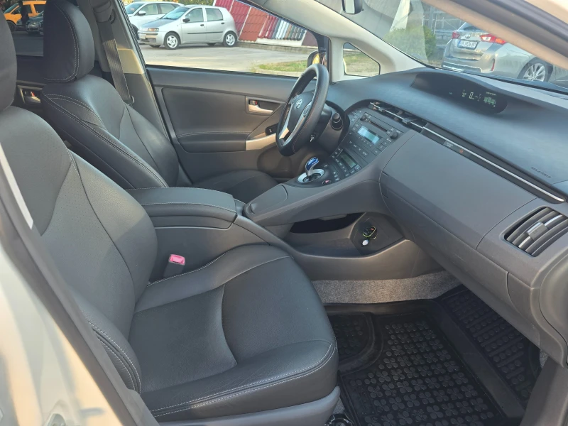 Toyota Prius 1.8i HYBRID/TOP, снимка 7 - Автомобили и джипове - 51800357