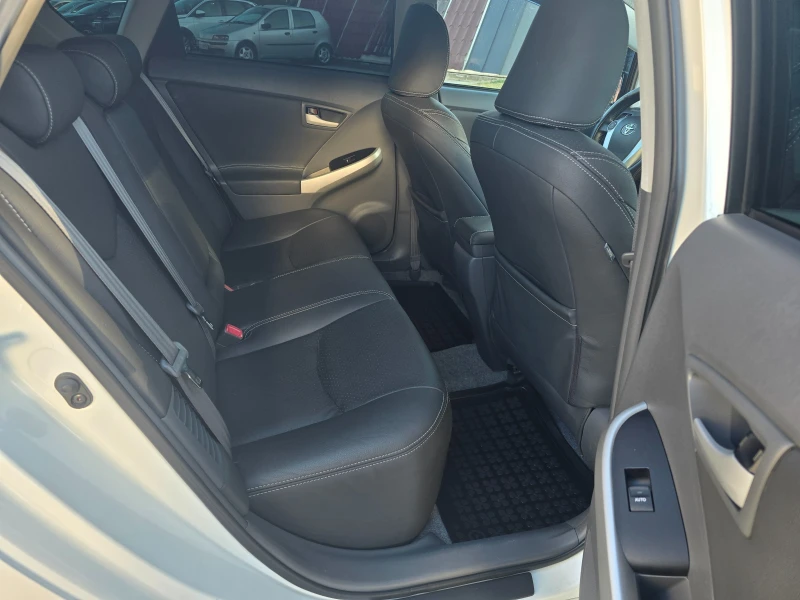 Toyota Prius 1.8i HYBRID/TOP, снимка 10 - Автомобили и джипове - 51800357