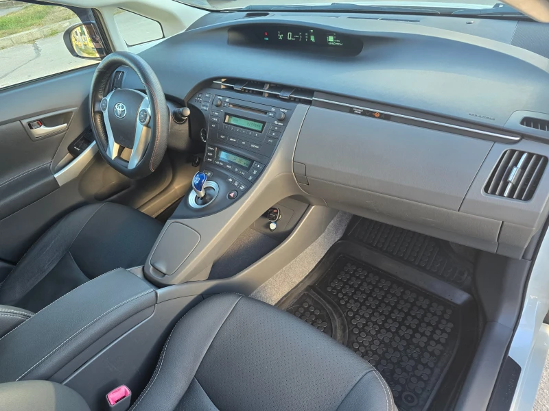 Toyota Prius 1.8i HYBRID/TOP, снимка 8 - Автомобили и джипове - 51800357