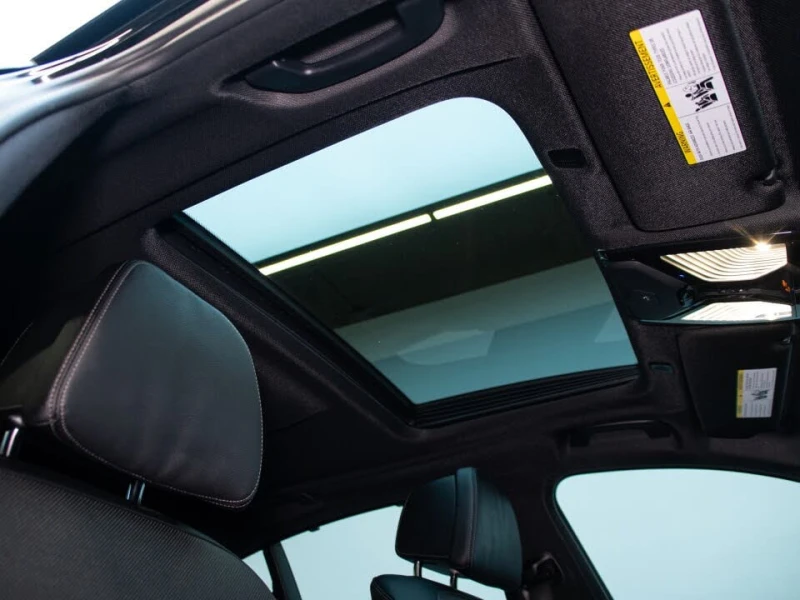 BMW 530E * АВТО КРЕДИТ* ЦЕНА ДО БГ * СЕРВИЗНА ИСТОРИЯ * , снимка 16 - Автомобили и джипове - 52436061