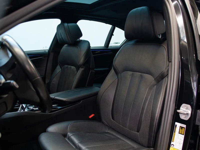 BMW 530E * АВТО КРЕДИТ* ЦЕНА ДО БГ * СЕРВИЗНА ИСТОРИЯ * , снимка 7 - Автомобили и джипове - 52436061